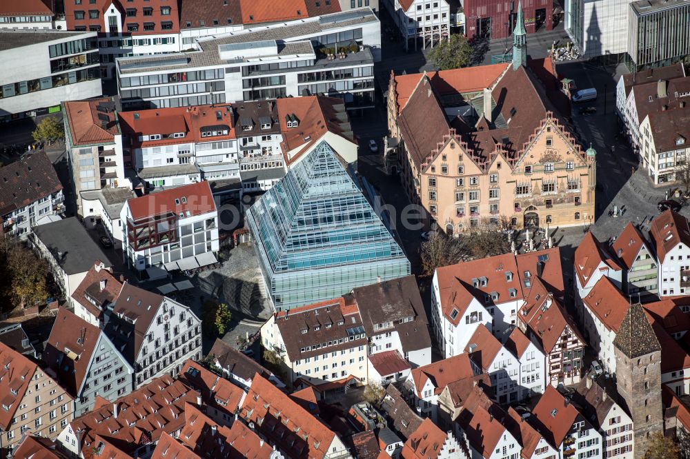 Luftaufnahme Ulm - Bibliotheks- Gebäude der Stadtbibliothek in Ulm im Bundesland Baden-Württemberg, Deutschland