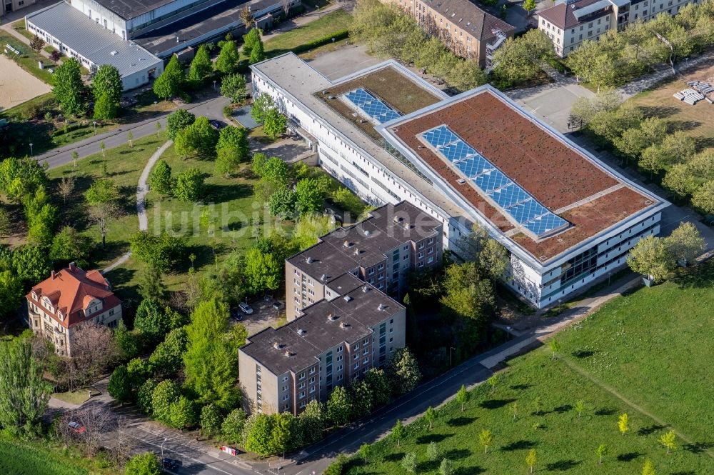 Erfurt aus der Vogelperspektive: Bibliotheks- Gebäude der Universität in Erfurt im Bundesland Thüringen, Deutschland