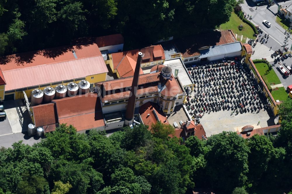 Luftaufnahme Passau - Bierbrauerei- Werksgelände der Brauerei Hacklberg im Ortsteil Hacklberg in Passau im Bundesland Bayern, Deutschland