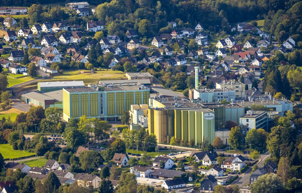 Kreuztal von oben - Bierbrauerei- Werksgelände der Krombacher Brauerei in Kreuztal im Bundesland Nordrhein-Westfalen, Deutschland