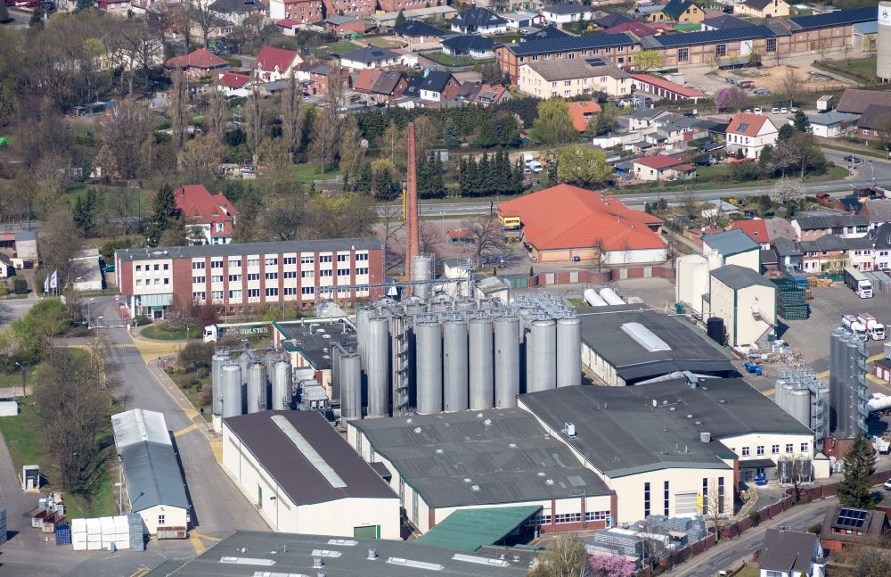 Luftaufnahme Lübz - Bierbrauerei- Werksgelände der Mecklenburgische Brauerei Lübz GmbH in Lübz im Bundesland Mecklenburg-Vorpommern, Deutschland