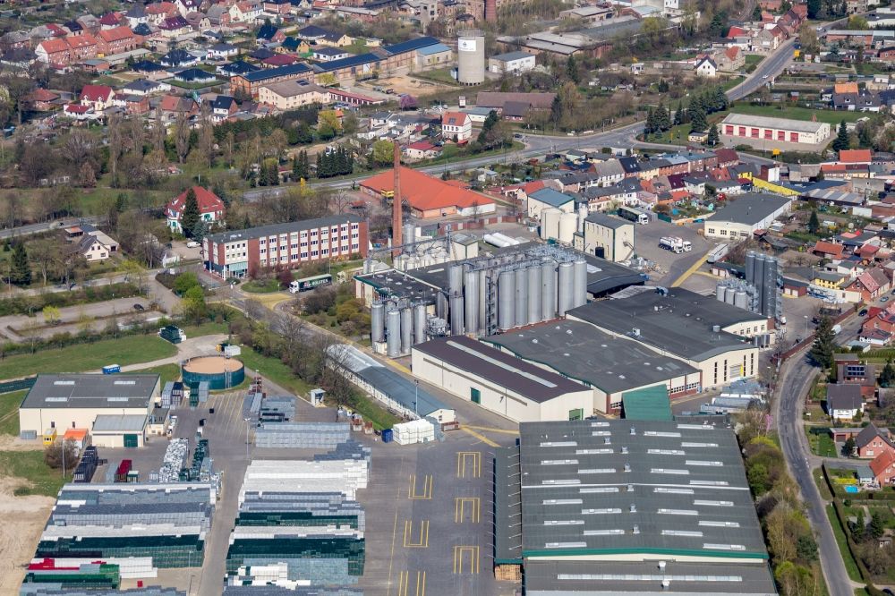 Lübz aus der Vogelperspektive: Bierbrauerei- Werksgelände der Mecklenburgische Brauerei Lübz GmbH in Lübz im Bundesland Mecklenburg-Vorpommern, Deutschland