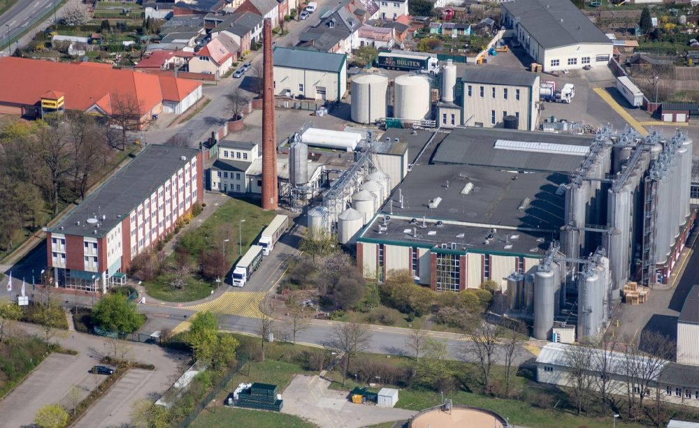 Luftaufnahme Lübz - Bierbrauerei- Werksgelände der Mecklenburgische Brauerei Lübz GmbH in Lübz im Bundesland Mecklenburg-Vorpommern, Deutschland