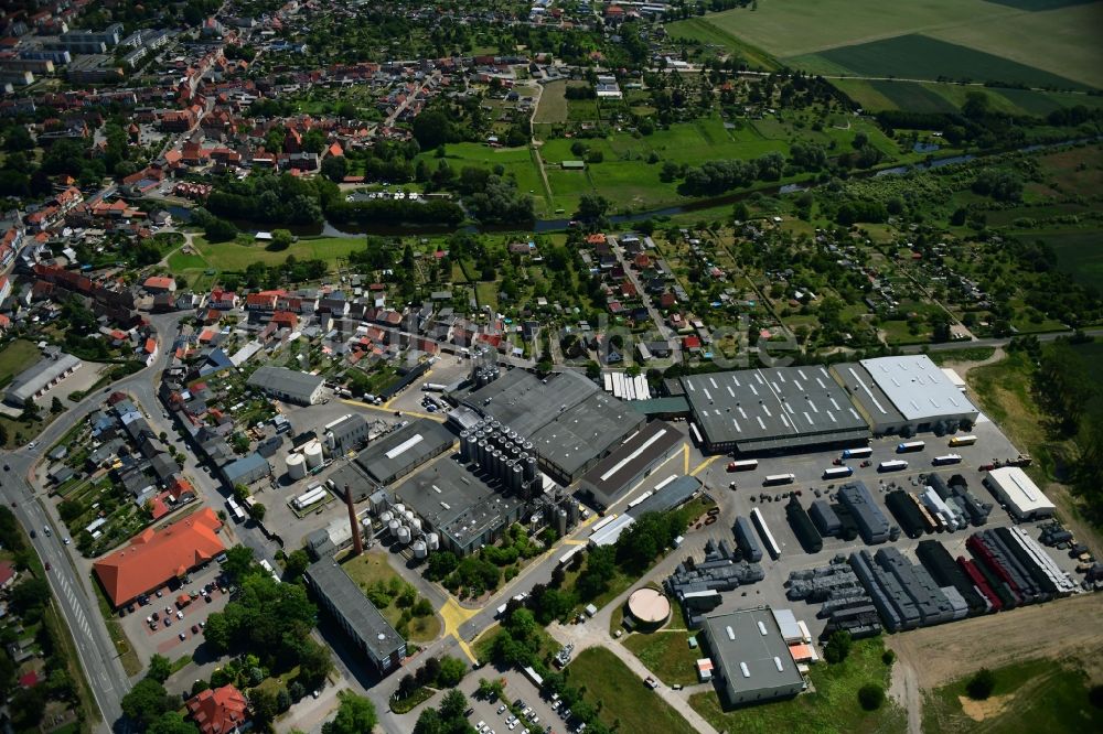 Luftaufnahme Lübz - Bierbrauerei- Werksgelände der Mecklenburgische Brauerei Lübz GmbH im Bundesland Mecklenburg-Vorpommern, Deutschland