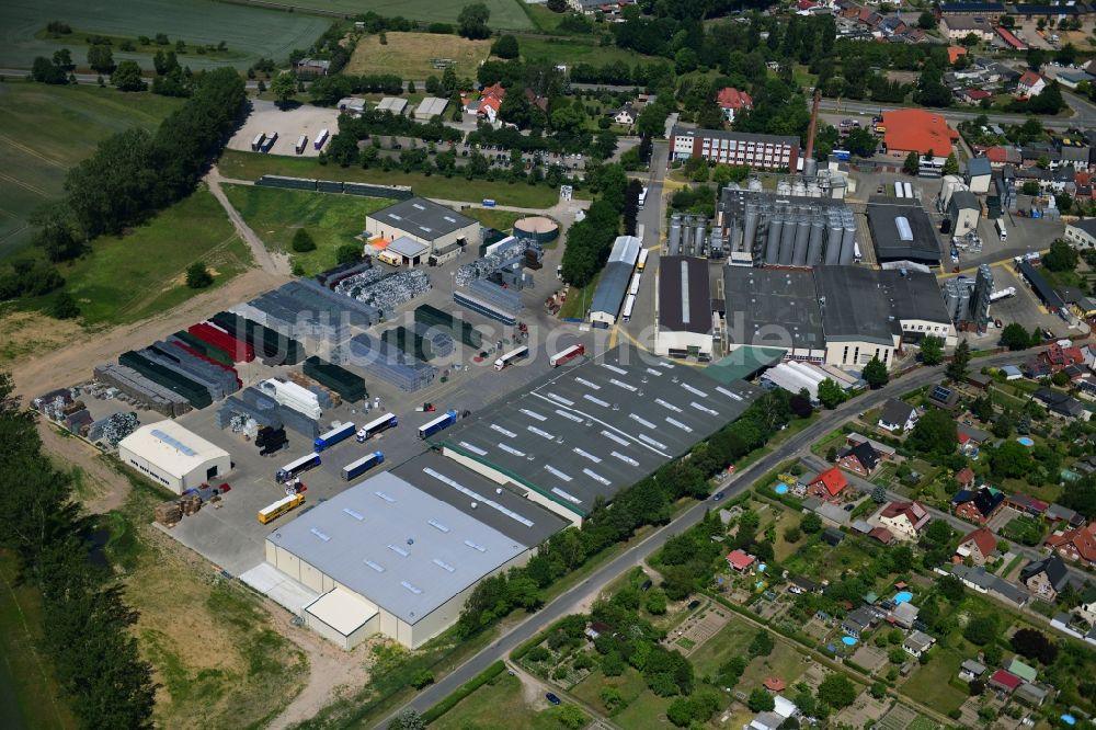 Lübz von oben - Bierbrauerei- Werksgelände der Mecklenburgische Brauerei Lübz GmbH im Bundesland Mecklenburg-Vorpommern, Deutschland
