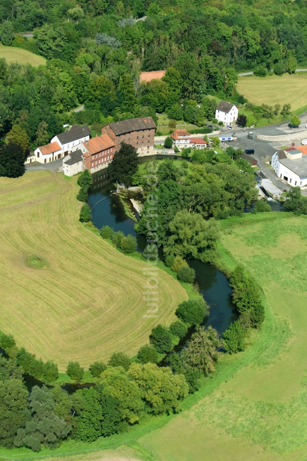 Luftaufnahme Warburg - Bierbrauerei- Werksgelände der Warburger Brauerei im Ortsteil Dalheim in Warburg im Bundesland Nordrhein-Westfalen, Deutschland