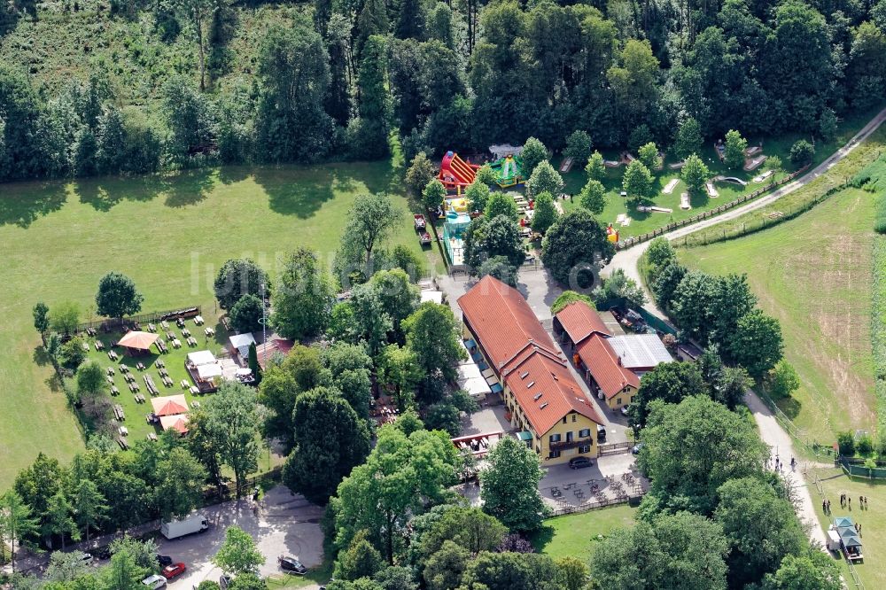 Neuried von oben - Biergarten und Gasthaus Forsthaus Kasten nahe Gauting im Bundesland Bayern