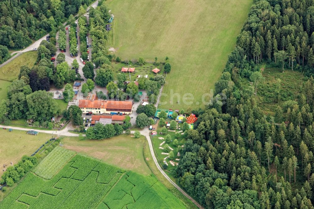 Neuried aus der Vogelperspektive: Biergarten und Gasthaus Forsthaus Kasten nahe Gauting im Bundesland Bayern