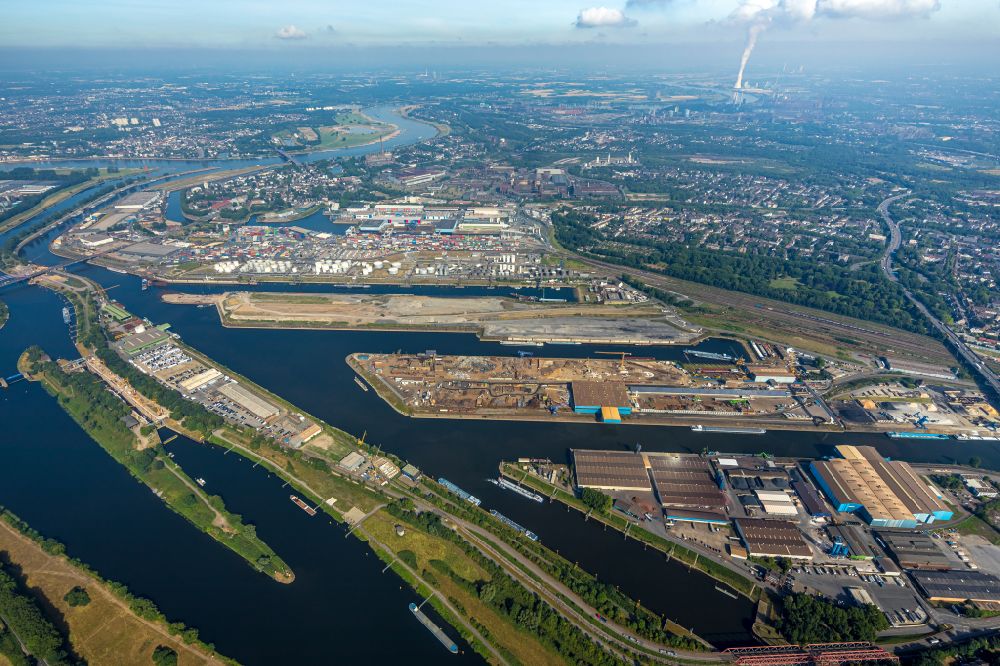 Luftbild Duisburg - Binnenhafen an der Ruhr in Duisburg im Bundesland Nordrhein-Westfalen, Deutschland