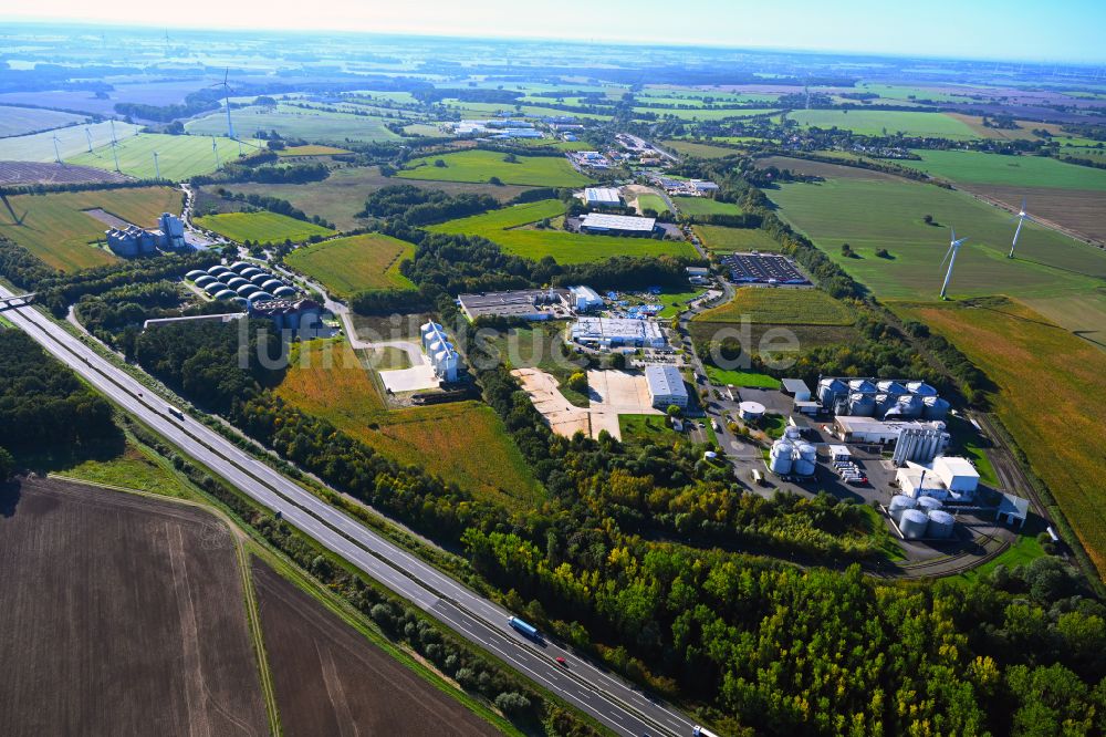 Luftaufnahme Falkenhagen - Bio- Diesel Speicher- Tankanlage im Industrie- und Gewerbegebiet Am Hünengrab in Pritzwalk im Bundesland Brandenburg, Deutschland