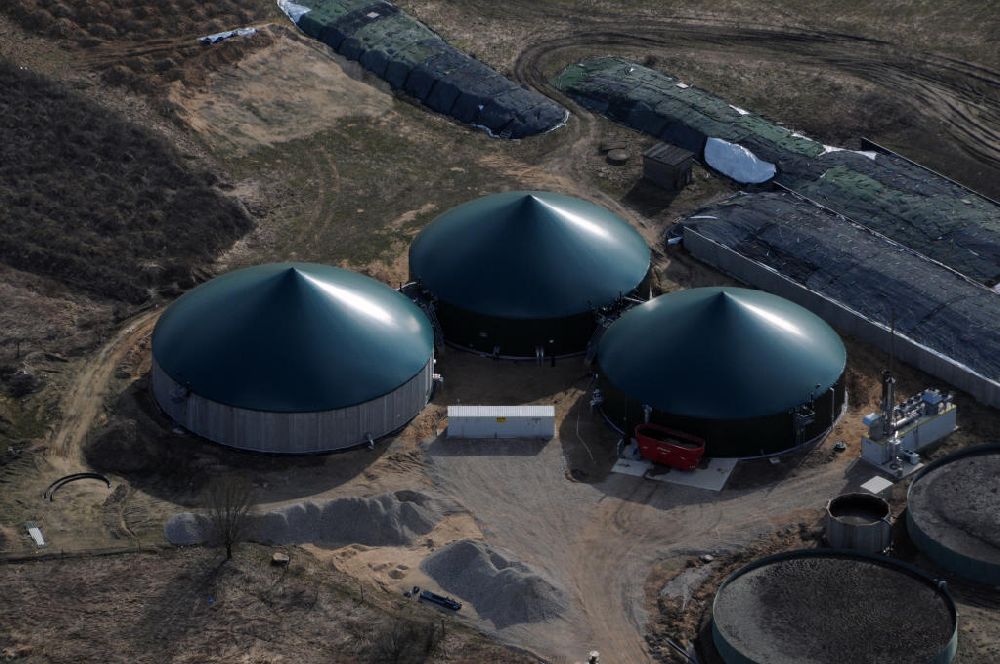 Luftaufnahme Birkholz - Biogasanlage der landwirtschaftlichen Gesellschaft Berliner Stadtgüter Nord KG im brandenburgischen Birkholz