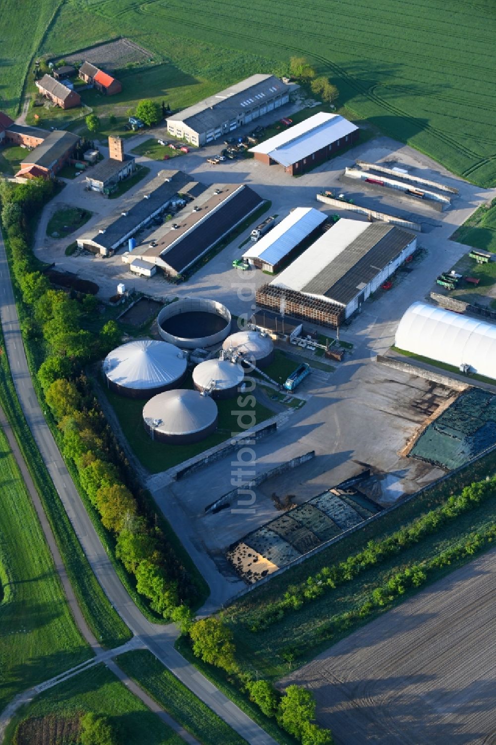 Luftbild Hansestadt Havelberg - Biogasspeicher- Behälter an der Biogasanlage in Hansestadt Havelberg im Bundesland Sachsen-Anhalt, Deutschland