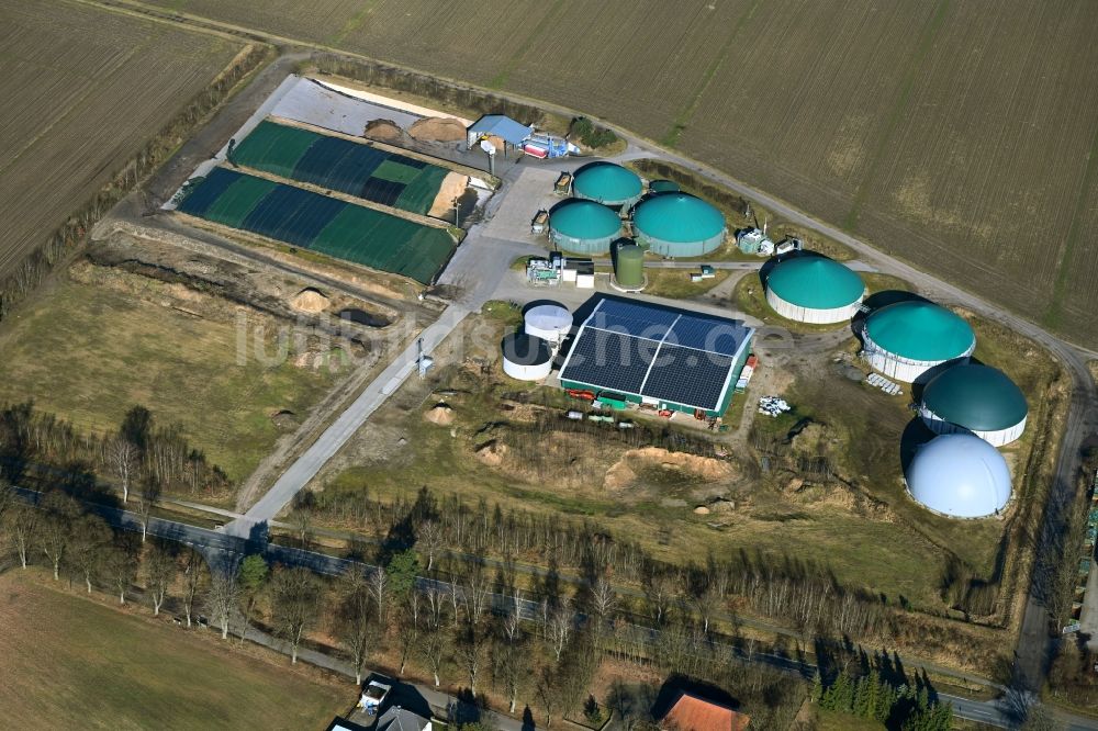 Eimke von oben - Biogasspeicher- Behälter im Biogaspark in Eimke im Bundesland Niedersachsen, Deutschland