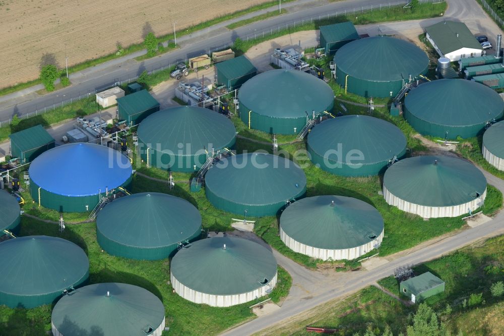 Gerdshagen aus der Vogelperspektive: Biogasspeicher- Behälter im Biogaspark in Gerdshagen im Bundesland Brandenburg