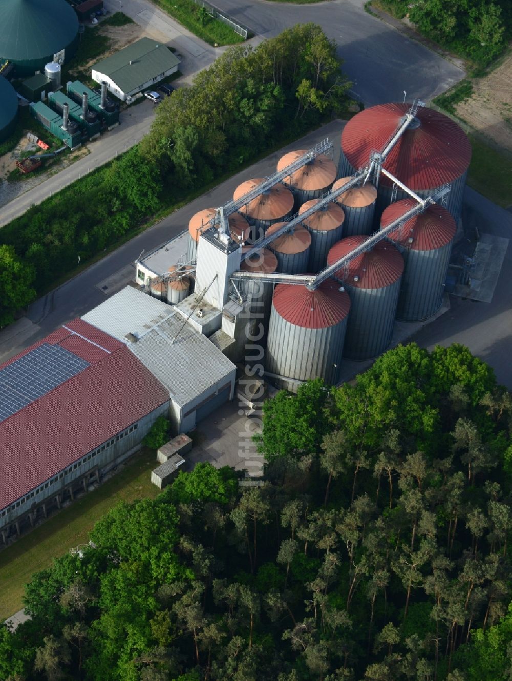 Luftbild Gerdshagen - Biogasspeicher- Behälter im Biogaspark in Gerdshagen im Bundesland Brandenburg