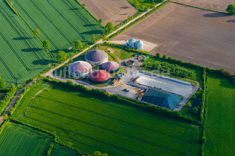Grove von oben - Biogasspeicher- Behälter im Biogaspark in Grove im Bundesland Schleswig-Holstein, Deutschland