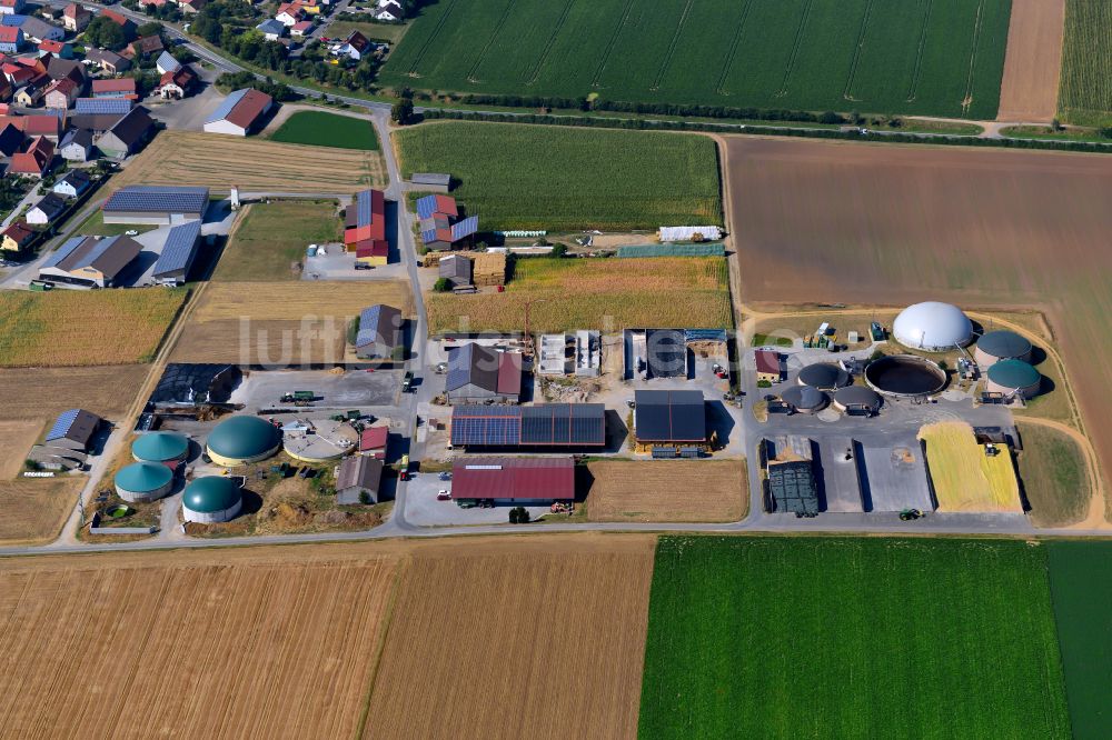 Hopferstadt aus der Vogelperspektive: Biogasspeicher- Behälter im Biogaspark in Hopferstadt im Bundesland Bayern, Deutschland