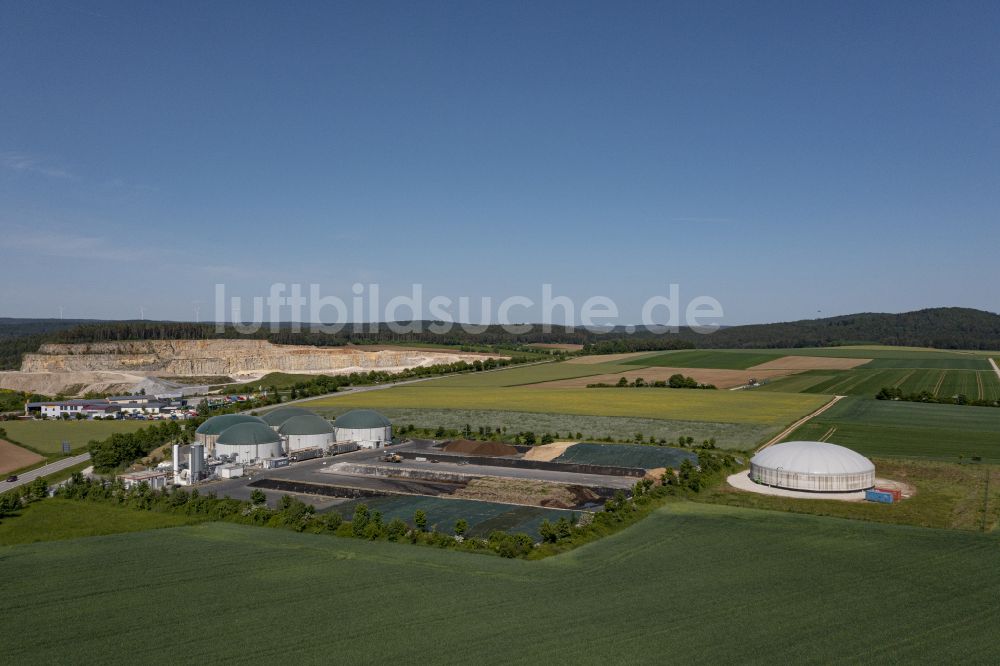Lauterhofen aus der Vogelperspektive: Biogasspeicher- Behälter im Biogaspark in Lauterhofen im Bundesland Bayern, Deutschland