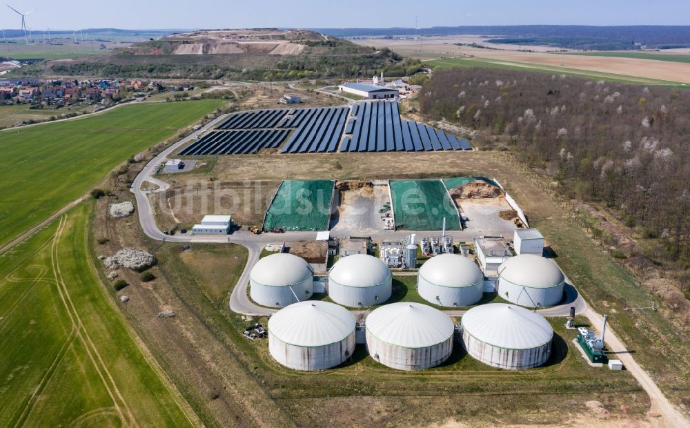 Luftaufnahme Menteroda - Biogasspeicher- Behälter im Biogaspark in Menteroda im Bundesland Thüringen, Deutschland