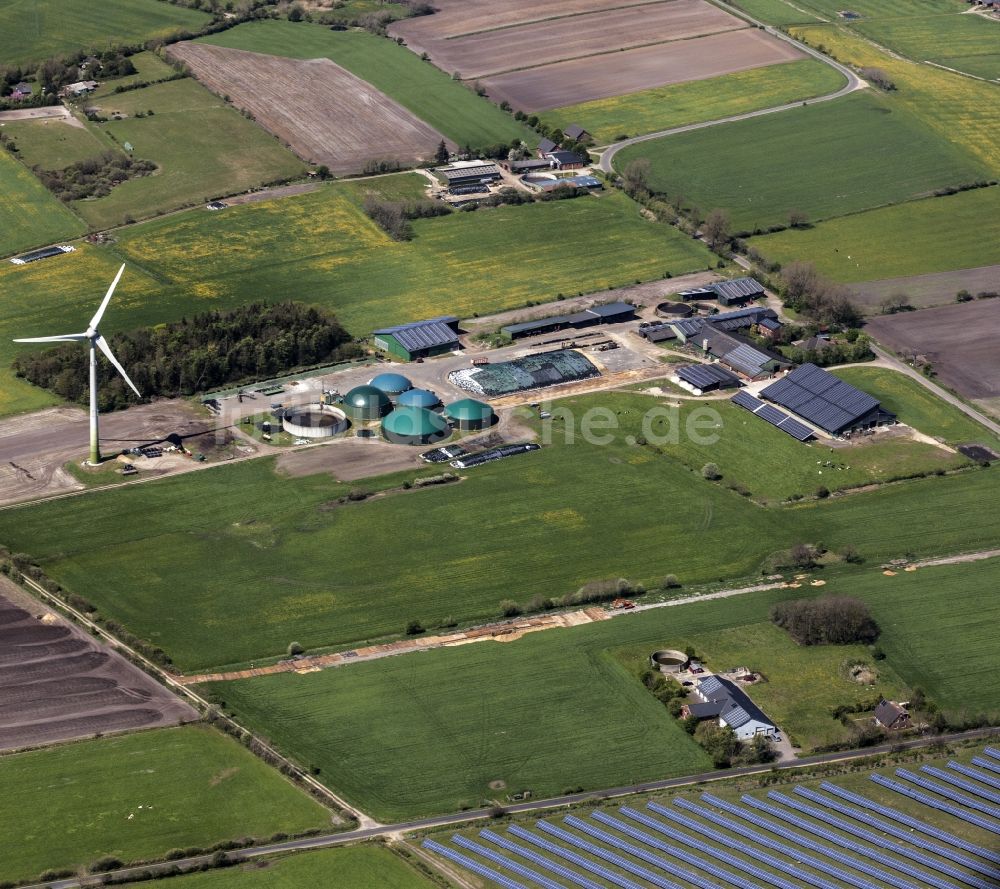 Horstedt aus der Vogelperspektive: Biogasspeicher- Behälter im Biogaspark im Ortsteil Kielsburg in Horstedt im Bundesland Schleswig-Holstein