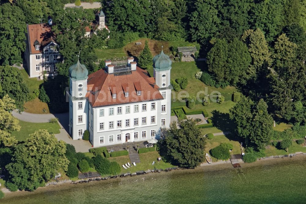 Münsing aus der Vogelperspektive: Bischöfliches Lustschloss Ammerland am Starnberger See in Münsing im Bundesland Bayern