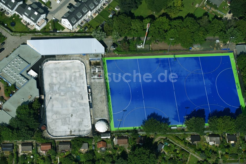 Luftbild Berlin - Blau- farbiger Hockeyplatz- Sportanlage TuS Lichterfelde Hockey e.V. am Edenkobener Weg im Ortsteil Lichterfelde in Berlin, Deutschland