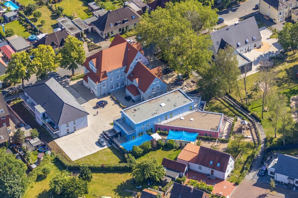 Hamm aus der Vogelperspektive: Blau gestrichenes Wohnhaus am Bockelweg im Stadtteil Heessen in Hamm im Bundesland Nordrhein-Westfalen