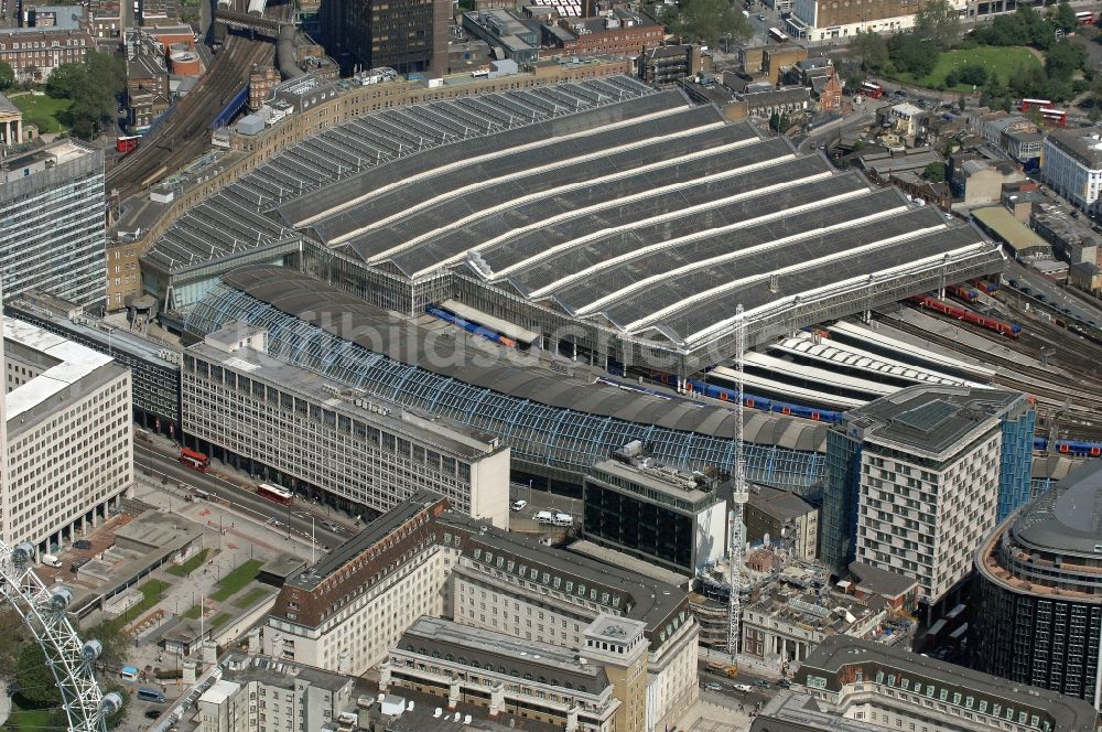 Luftbild Bishop's Ward - Blick auf den Bahnhof Waterloo Station in London