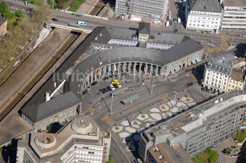 Luftaufnahme ZÜRICH - Blick auf den Bahnhof Zürich Enge