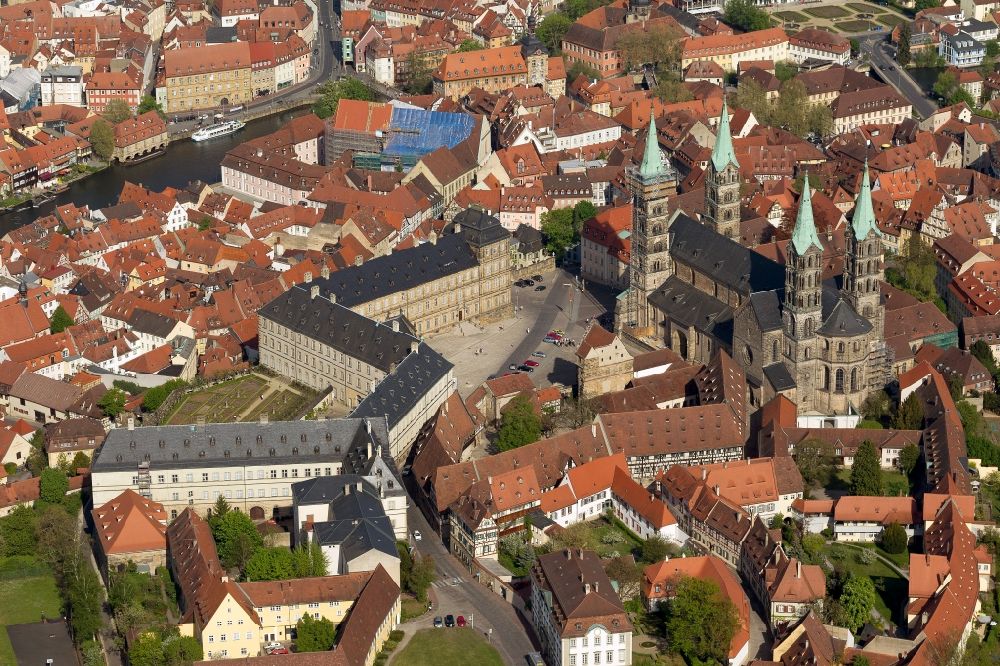 Bamberg aus der Vogelperspektive: Blick auf den Bamberger Dom St. Peter und St. Georg im Bundesland Bayern
