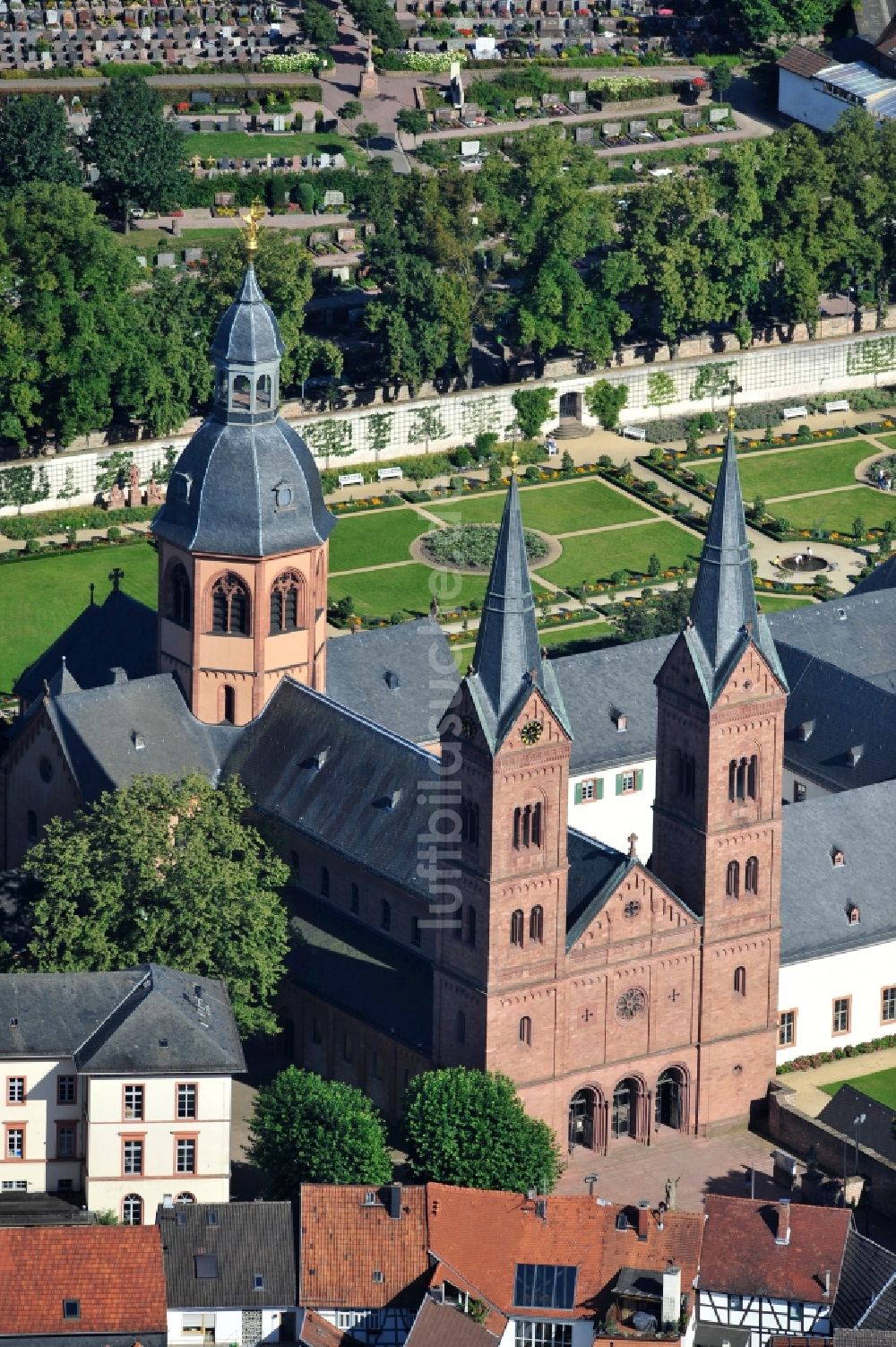 Luftbild Seligenstadt - Blick auf die Basilika St. Marcellinus und Petrus in Seligenstadt in Hessen