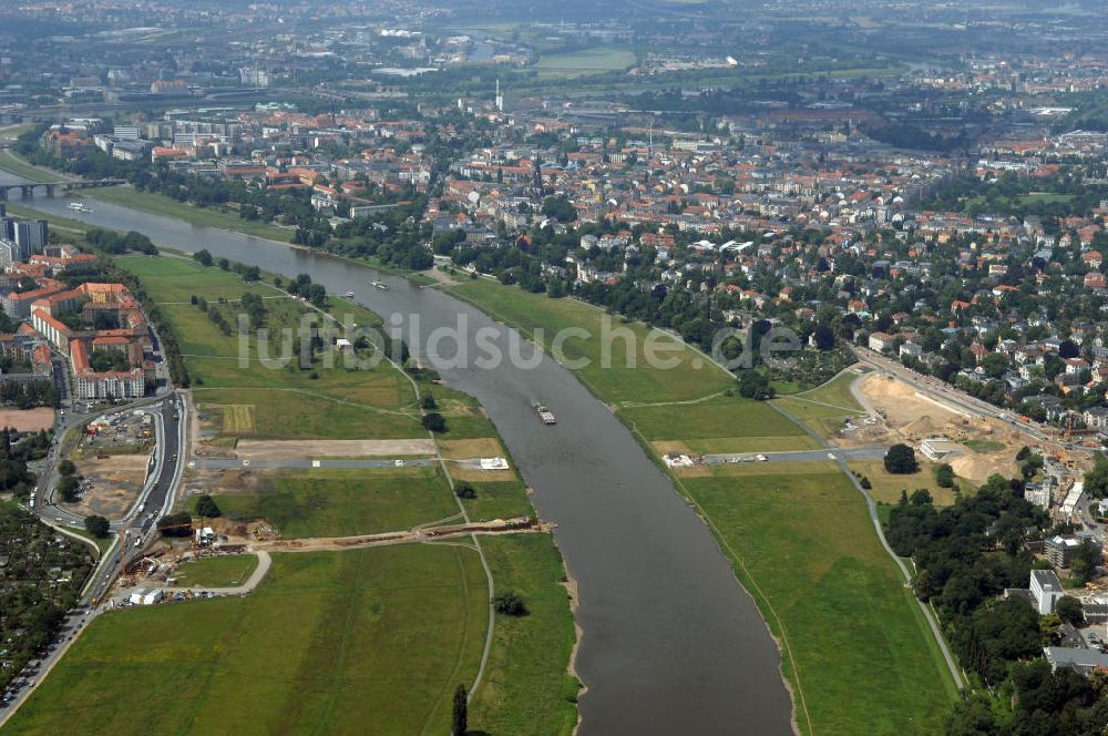 Luftaufnahme Dresden - Blick auf die im Bau befindliche Waldschlösschenbrücke in Dresden