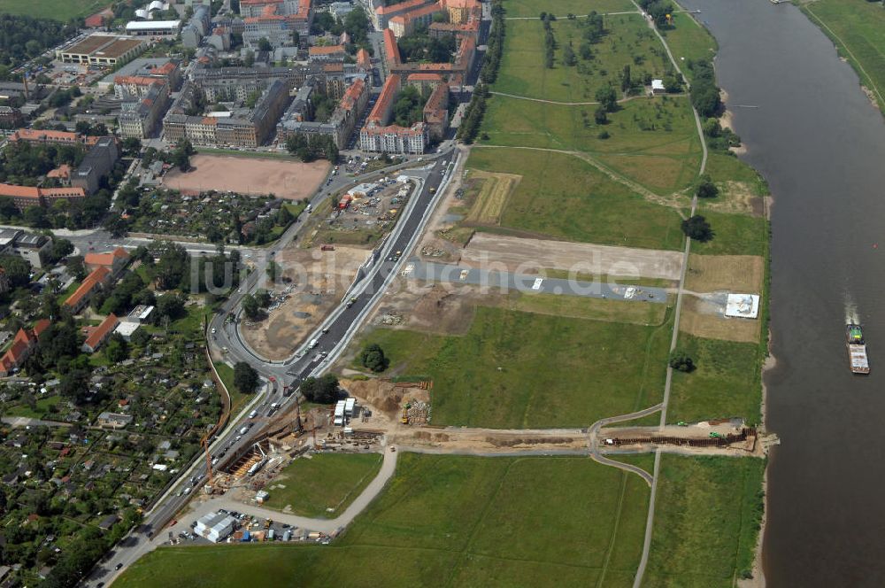Luftbild Dresden - Blick auf die im Bau befindliche Waldschlösschenbrücke in Dresden