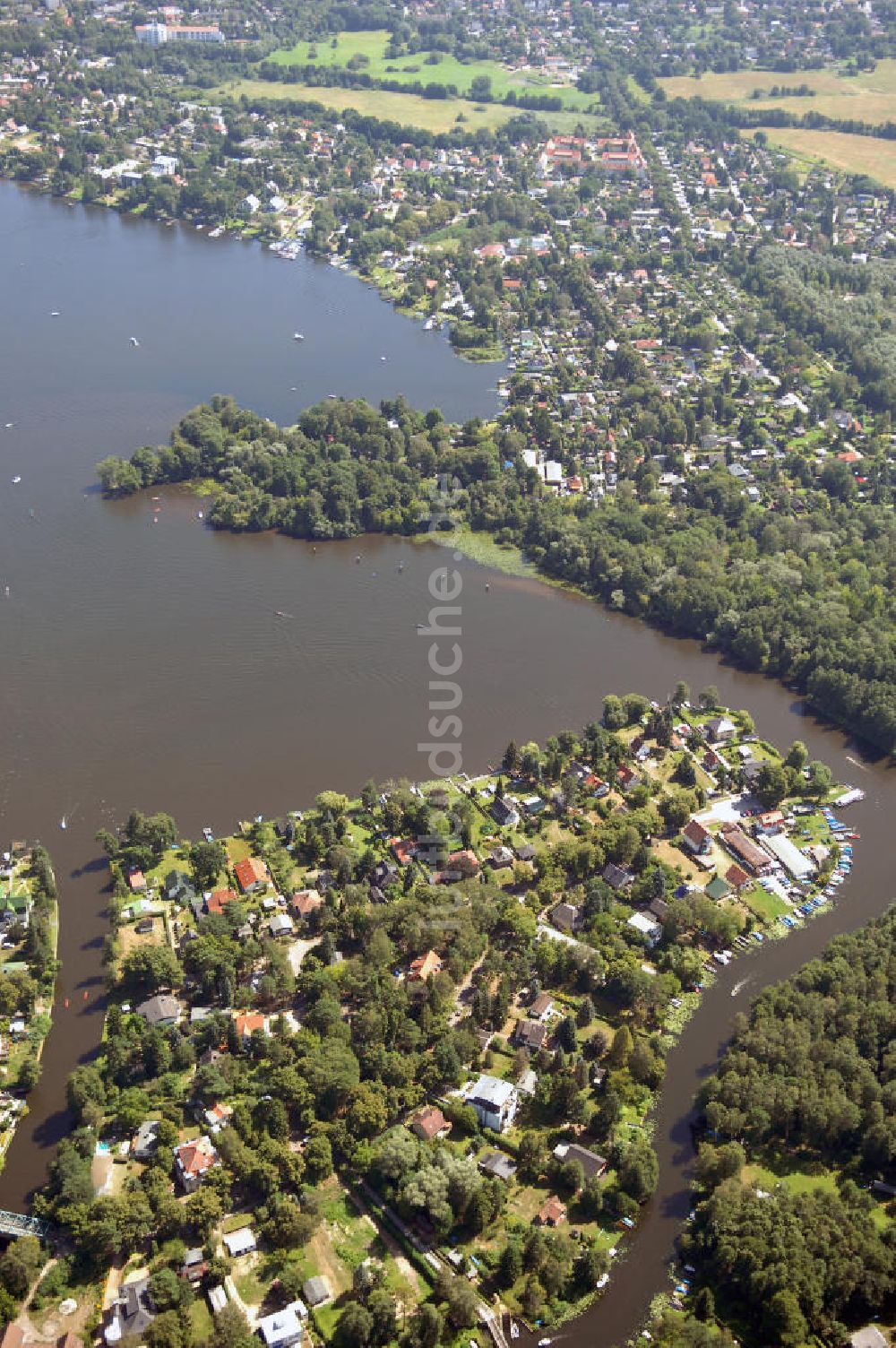 Luftaufnahme Berlin - Blick über eine Insel in Hessenwinkel auf Wald und Süd-Erkner
