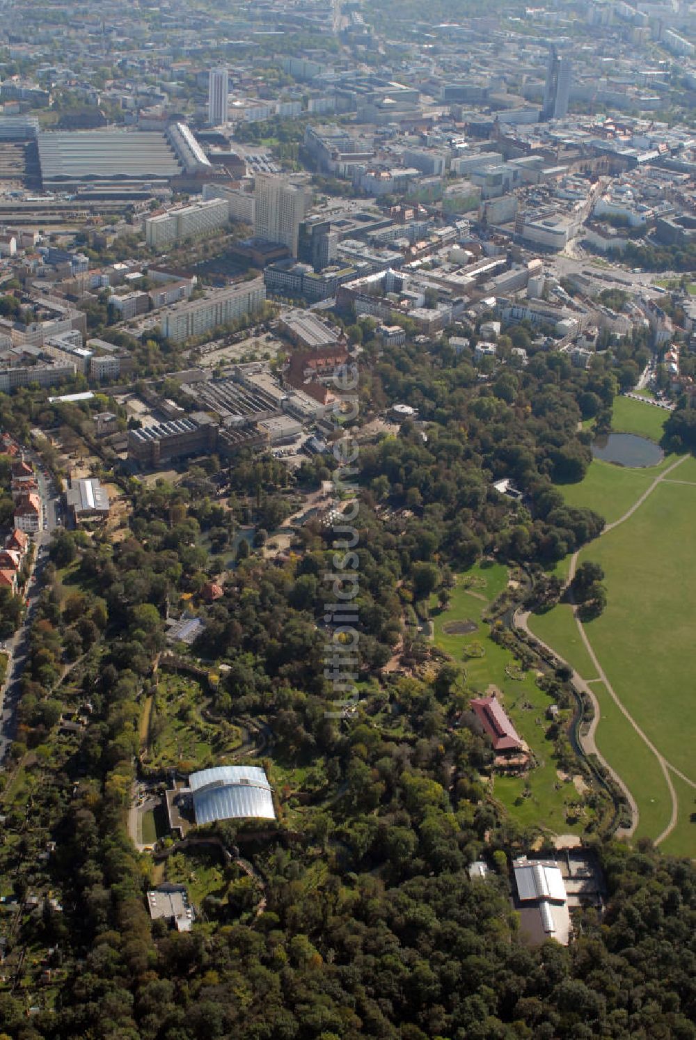 Luftbild Leipzig - Blick über Leipzig, den Stadtpark Rosental, sowie den Leipziger Zoo