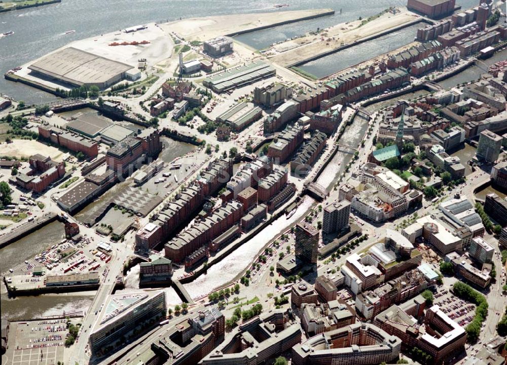 Luftbild Hamburg - Blick auf den Bereich am Zollkanal / Dovenfleetstraße mit dem Chilehaus in Hamburg.