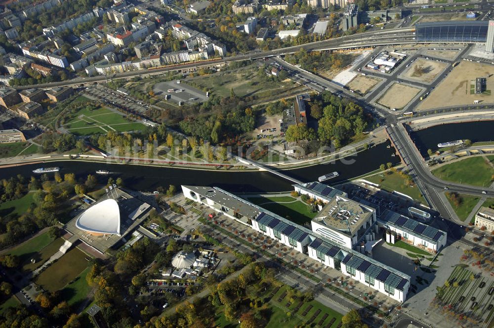 Luftbild Berlin - Blick auf das Bundeskanzleramt im Berliner Regierungsviertel