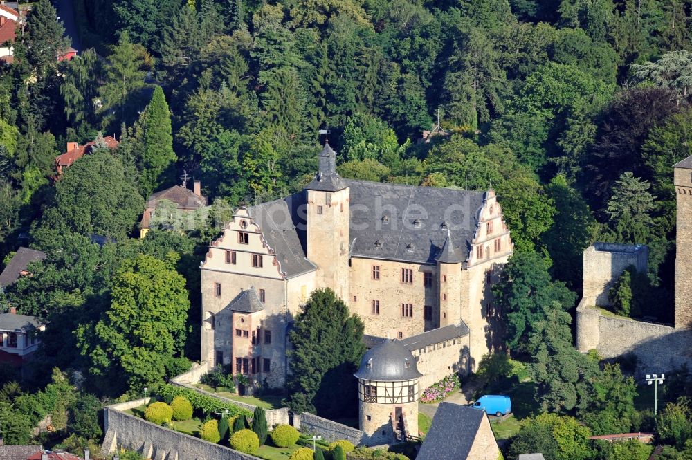 Luftaufnahme Kronberg im Taunus - Blick auf die Burg Kronberg in Kronberg im Taunus im Bundesland Hessen