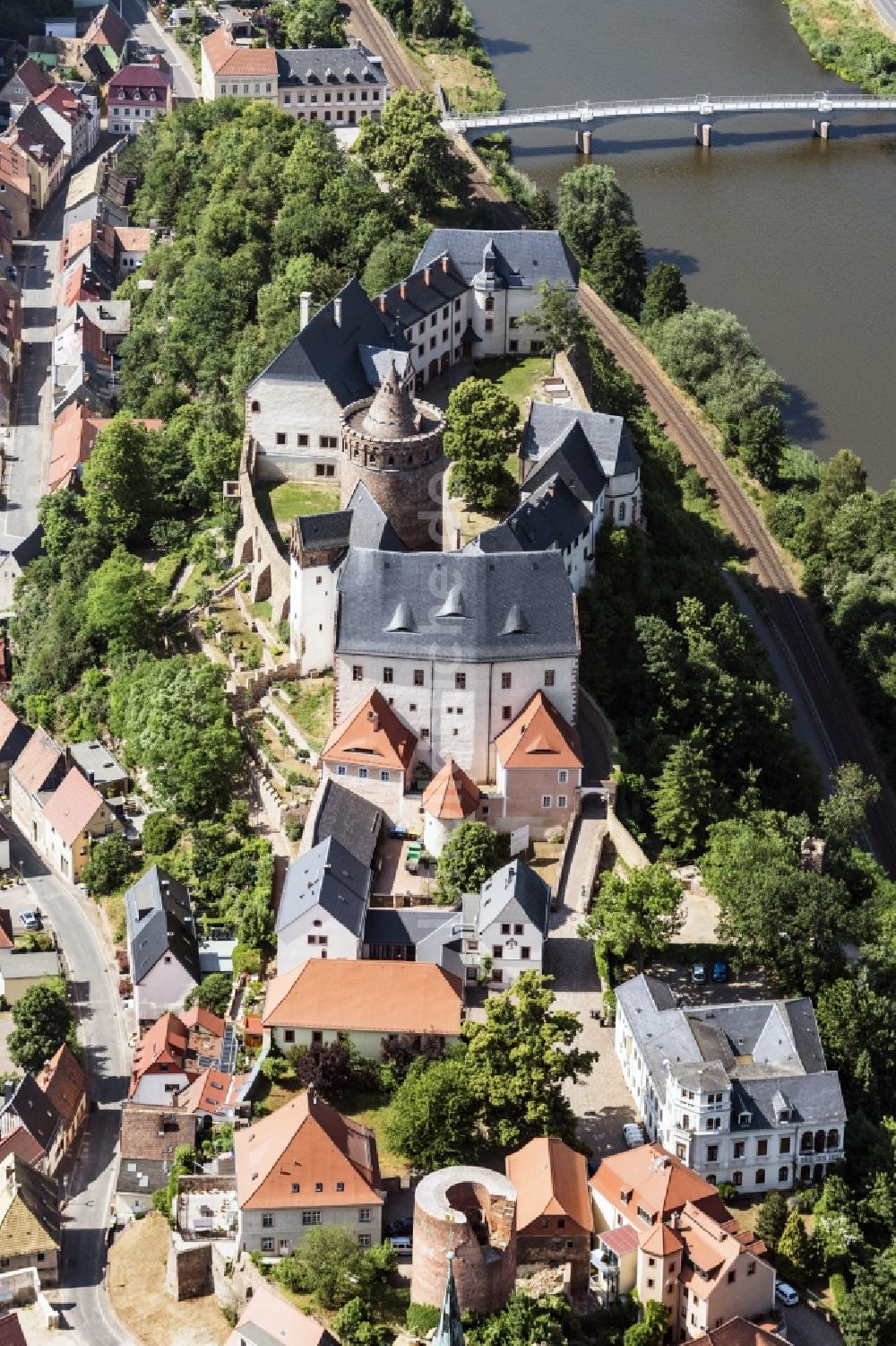 Leisnig aus der Vogelperspektive: Blick auf die Burg Mildenstein in Leisnig im Bundesland Sachsen