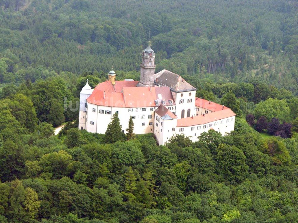 Luftaufnahme Bopfingen-Baldern / Banden-Württemberg - Blick auf die Burganlage Baldern.