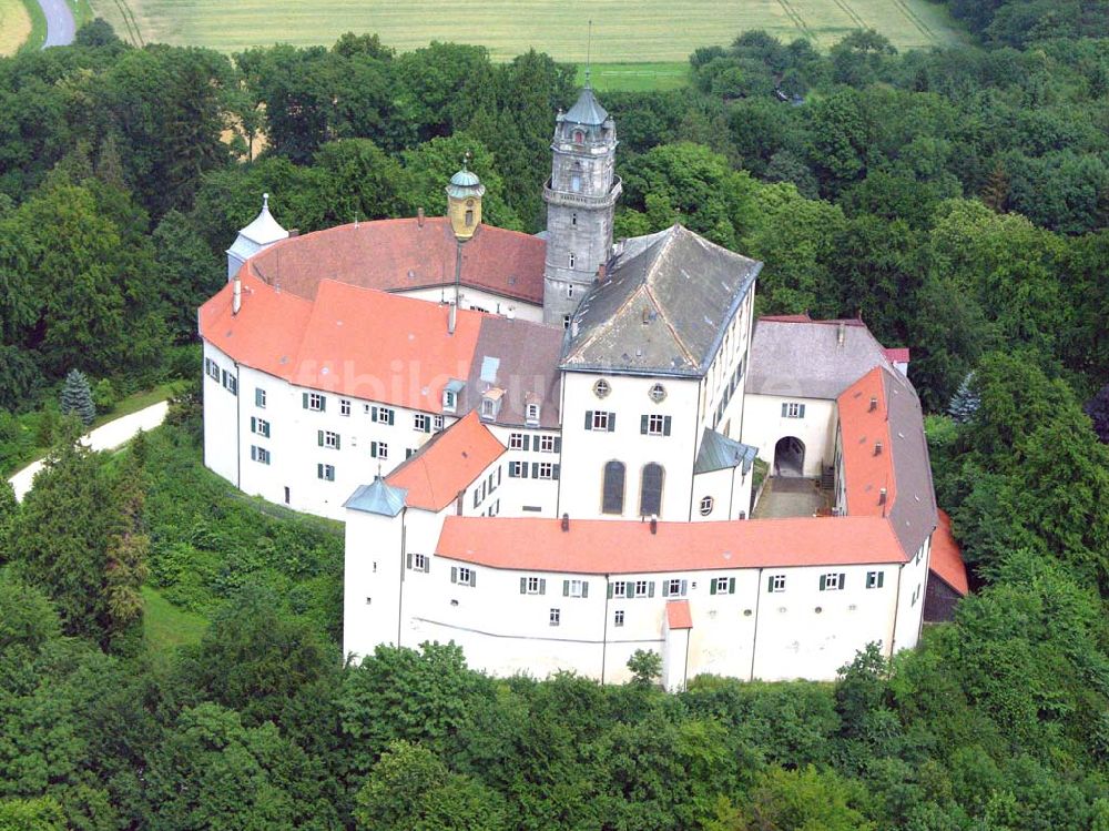 Bopfingen-Baldern / Banden-Württemberg aus der Vogelperspektive: Blick auf die Burganlage Baldern.