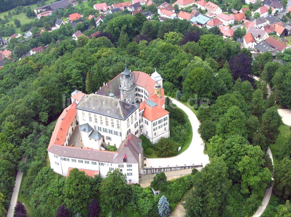 Luftaufnahme Bopfingen-Baldern / Banden-Württemberg - Blick auf die Burganlage Baldern.