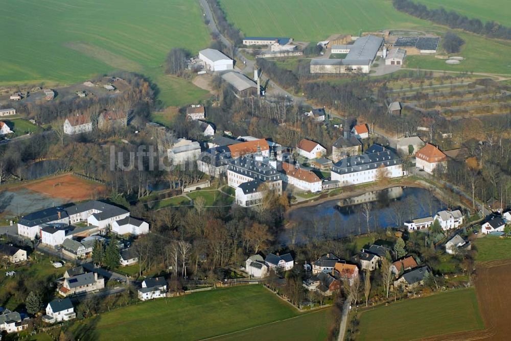 Luftaufnahme Blankenhain / Thürigen - Blick auf das Deutsches Landwirtschaftsmuseum im Schloss Blankenhain