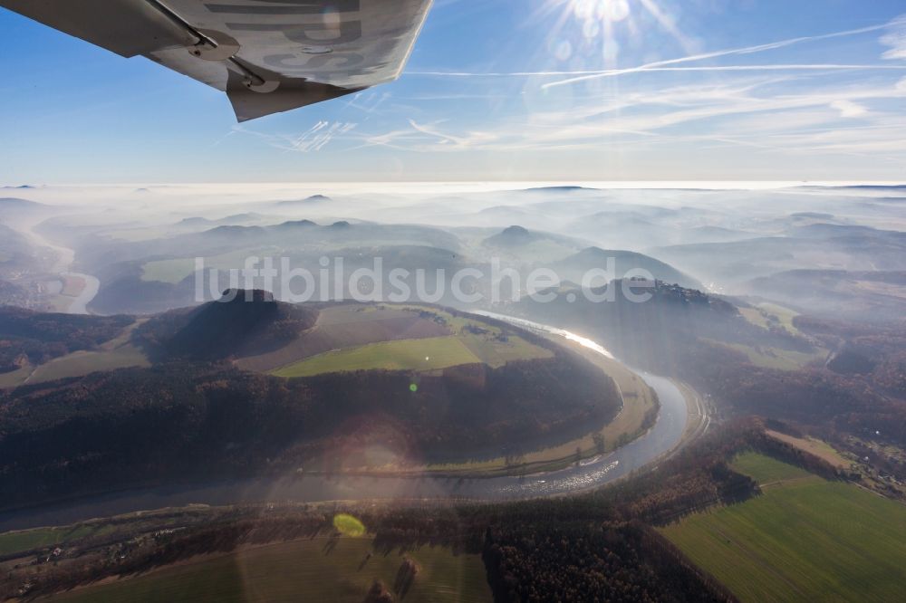 Königstein aus der Vogelperspektive: Blick auf das Elbtal der Sächsischen Schweiz bei Königstein im Bundesland Sachsen.