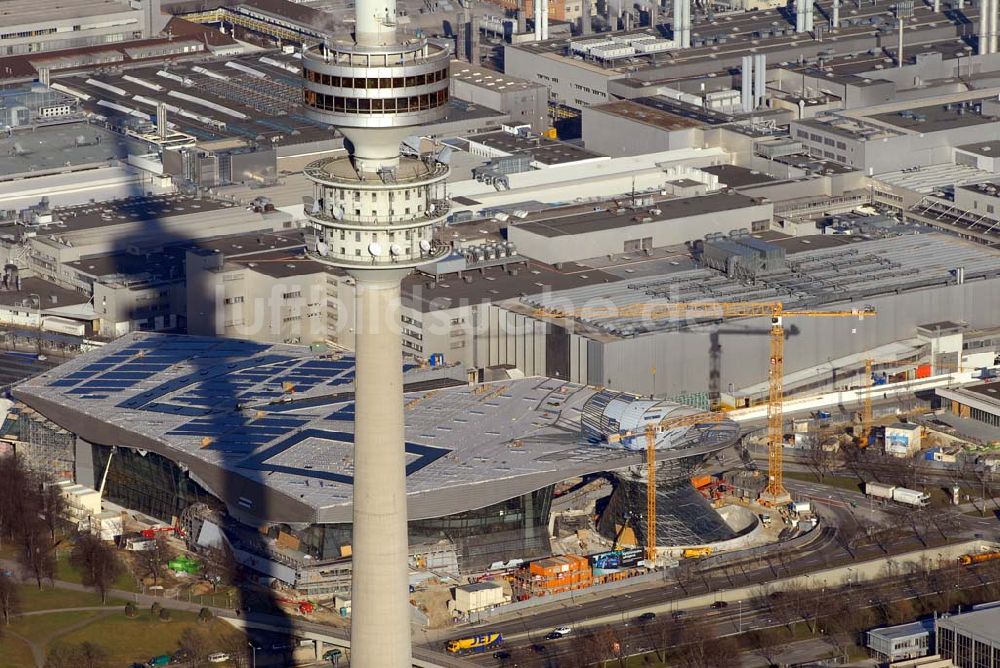 Luftaufnahme München - Blick auf die Erweiterungsbaustelle des Auslieferungs- und Eventcenter BMW Welt der BMW AG am Georg-Brauchle-Ring am Fernsehturm in München