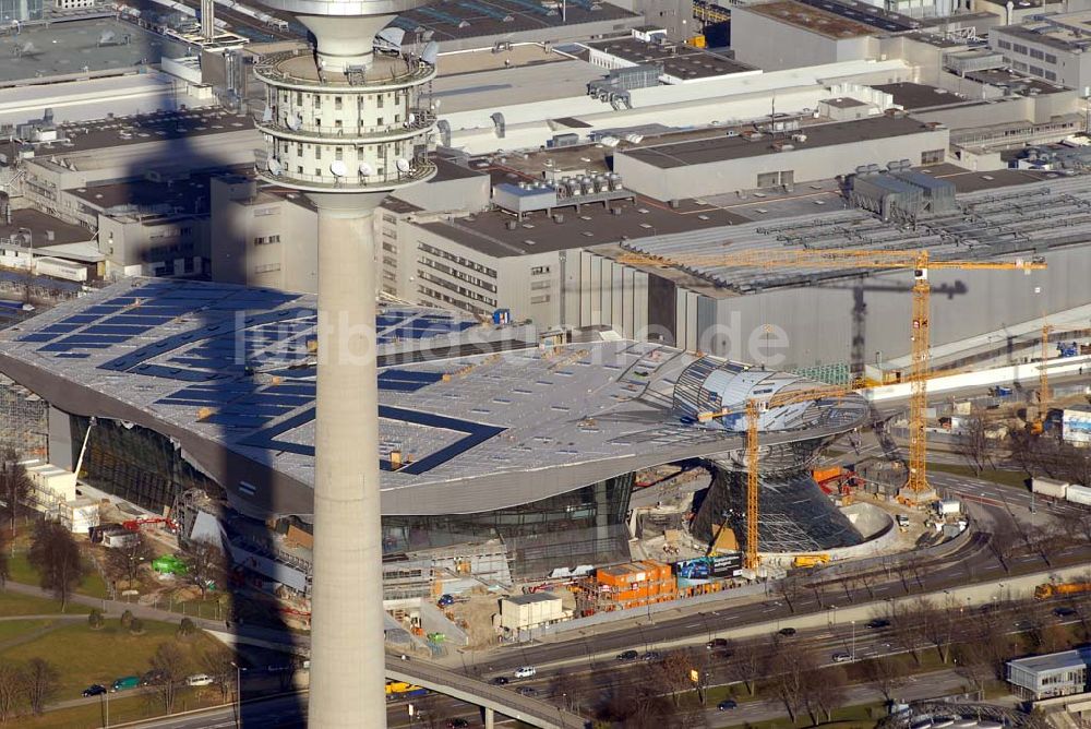 München von oben - Blick auf die Erweiterungsbaustelle des Auslieferungs- und Eventcenter BMW Welt der BMW AG am Georg-Brauchle-Ring am Fernsehturm in München