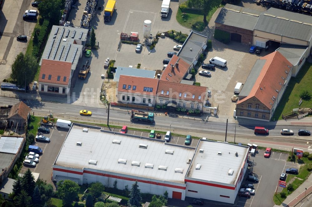 Luftbild Berlin - Blick auf das Fachgeschäft Pegel für Pumpenanlagen in Mahlsdorf in Berlin.