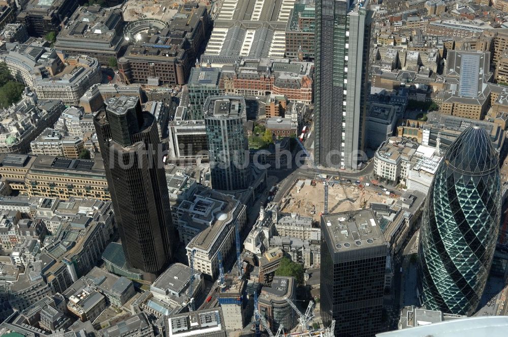 London von oben - Blick auf den Finanzbezirk der City of London in London