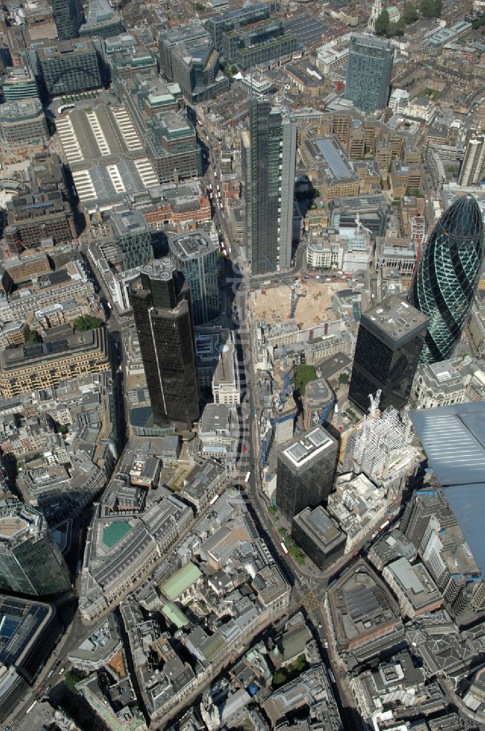 London aus der Vogelperspektive: Blick auf den Finanzbezirk der City of London in London