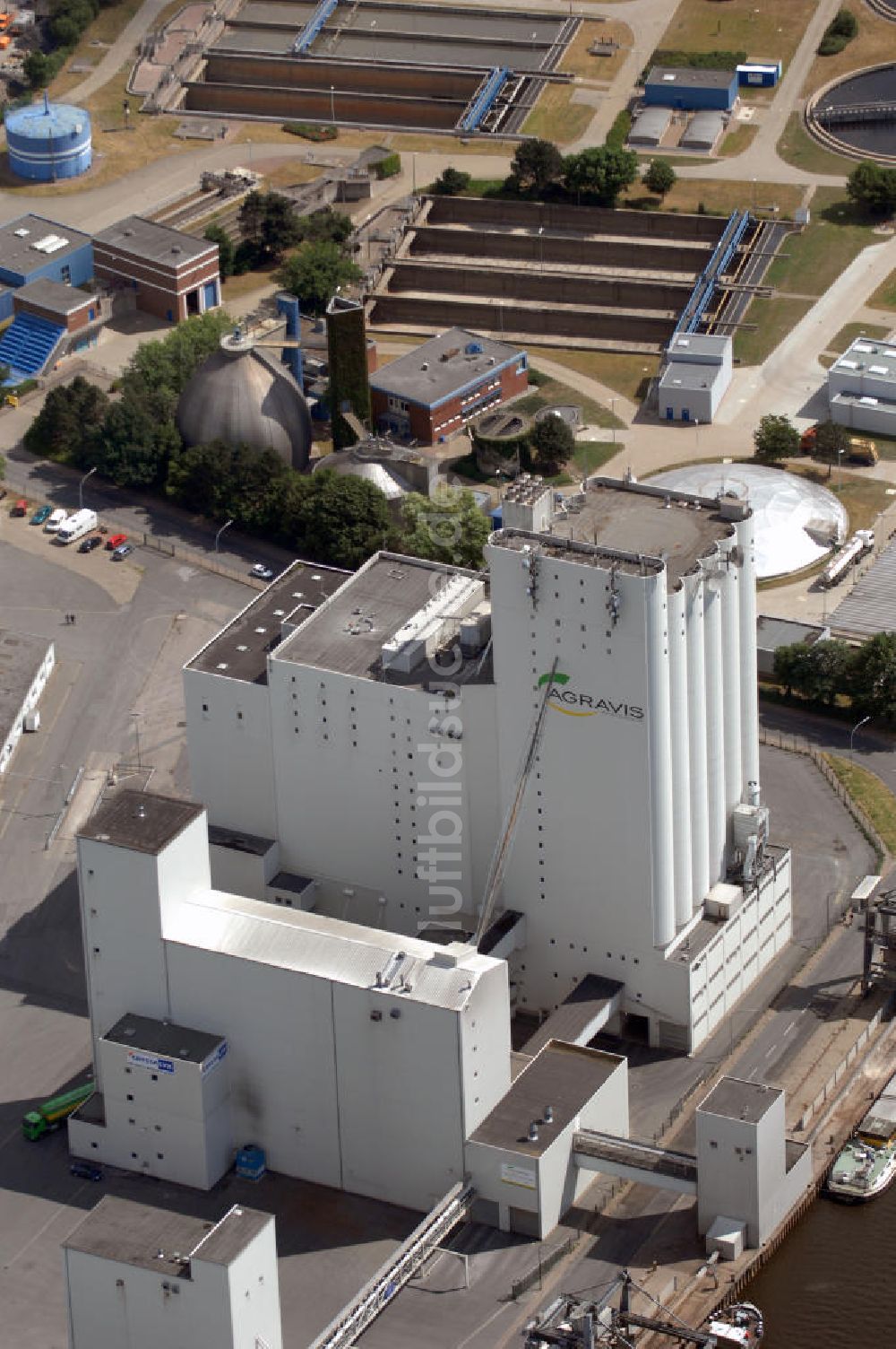 Luftbild Oldenburg - Blick auf das Firmengebäude der Agravis Raiffeisen AG in Oldenburg